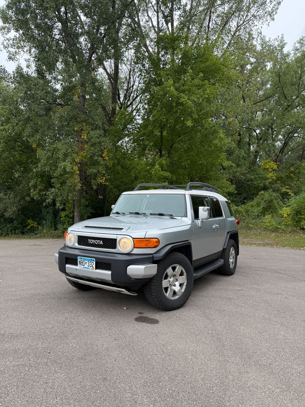 Silver TOYOTA FJ Cruiser