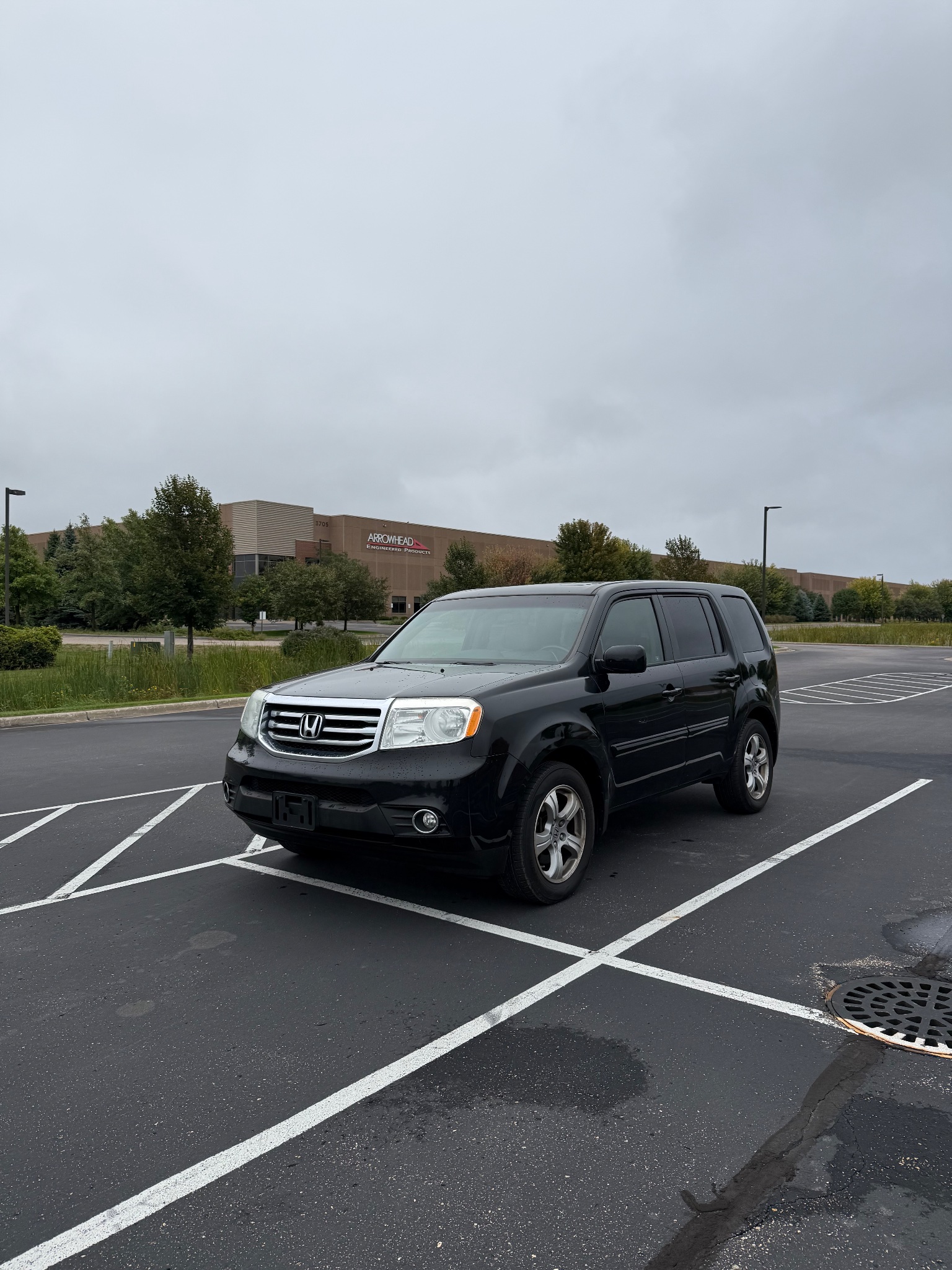 Black HONDA Pilot