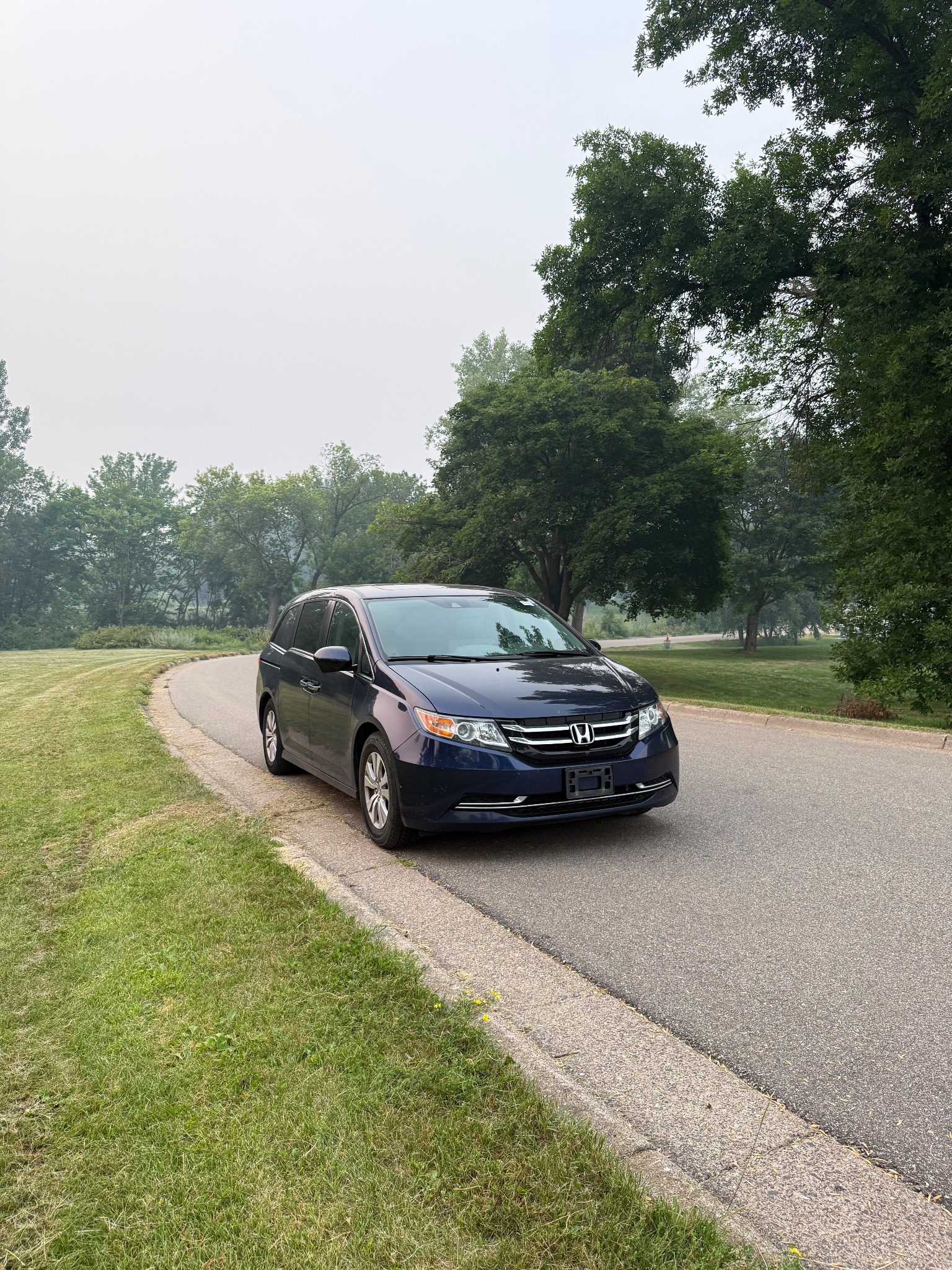 BLUE HONDA ODYSSEY